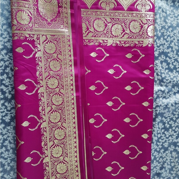 Exquisite Banarasi Art Silk Saree: Handcrafted Elegance in Kanchipuram Silk - Picture 3 of 10